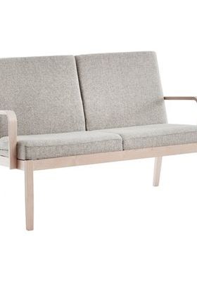 camilla-sits (w400_h320_q85_u_p)_1